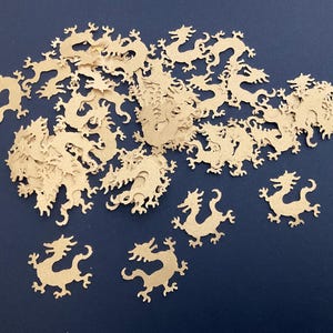 50+ Dragão Galês Vermelho Chinês Dourado Perolado Papel/cartão Decoração Mesa Confetes Granulados