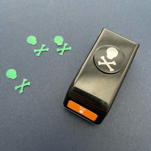 EK Success SELTENDE Halloween Totenkopf Karten-Handwerksstanzer