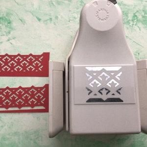 MARTHA STEWART 2 in 1 Tulip Flower Border Deep Edge Card Craft Punch