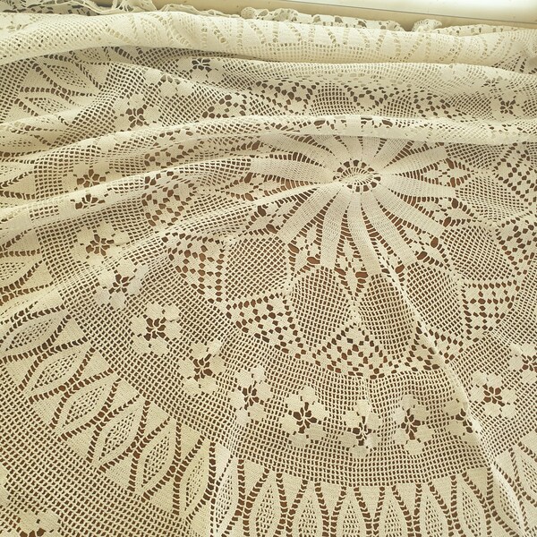round lace tablecloth. crochet large tablecloth. Diameter 140cm (55 inch). cotton thread is used.