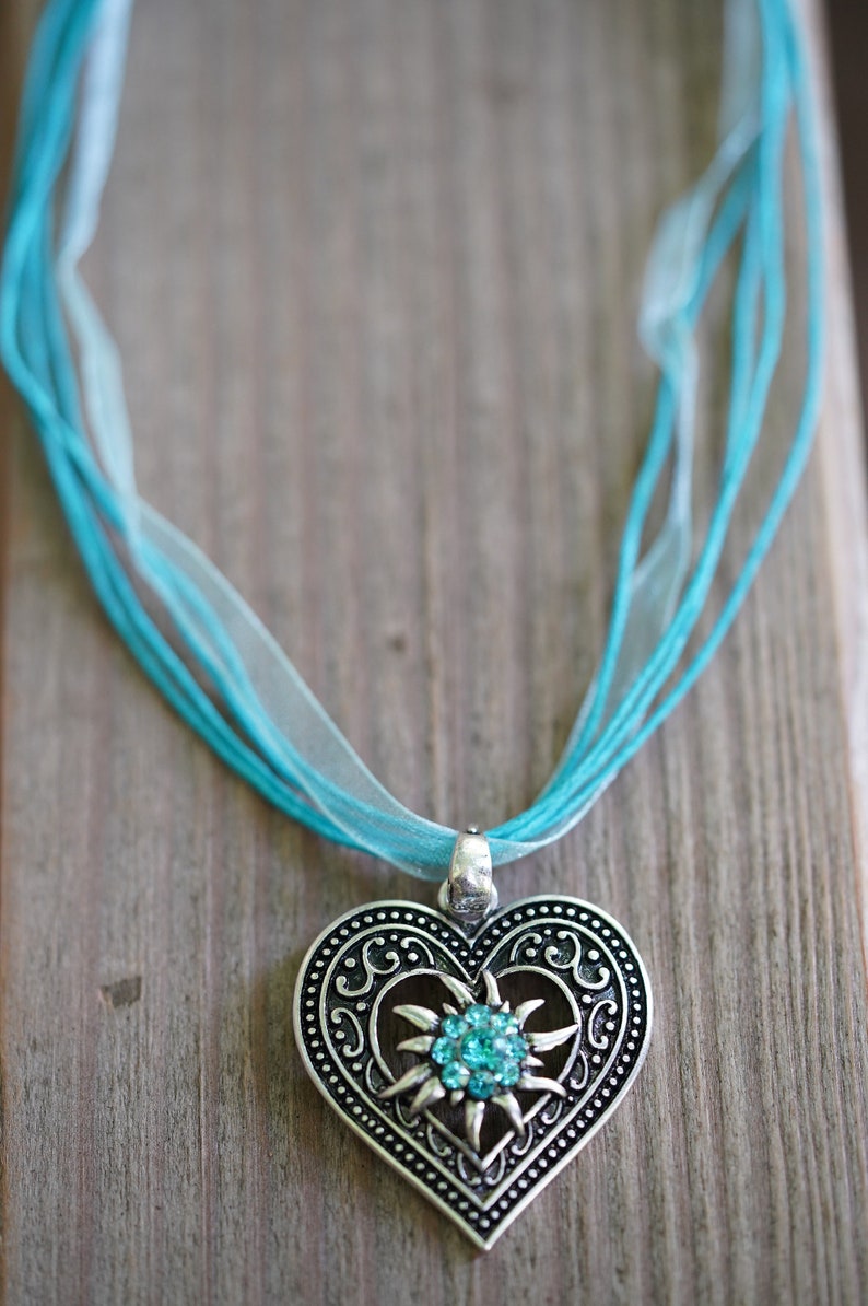 Precious wine necklace with heart,