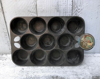 Vintage Cast Iron Made in USA 0 Muffin/popover Pan, Eleven Muffin Cast Iron  Pan, Vintage Cast Iron Pan Bakery Display, USA Cast Iron Pan 