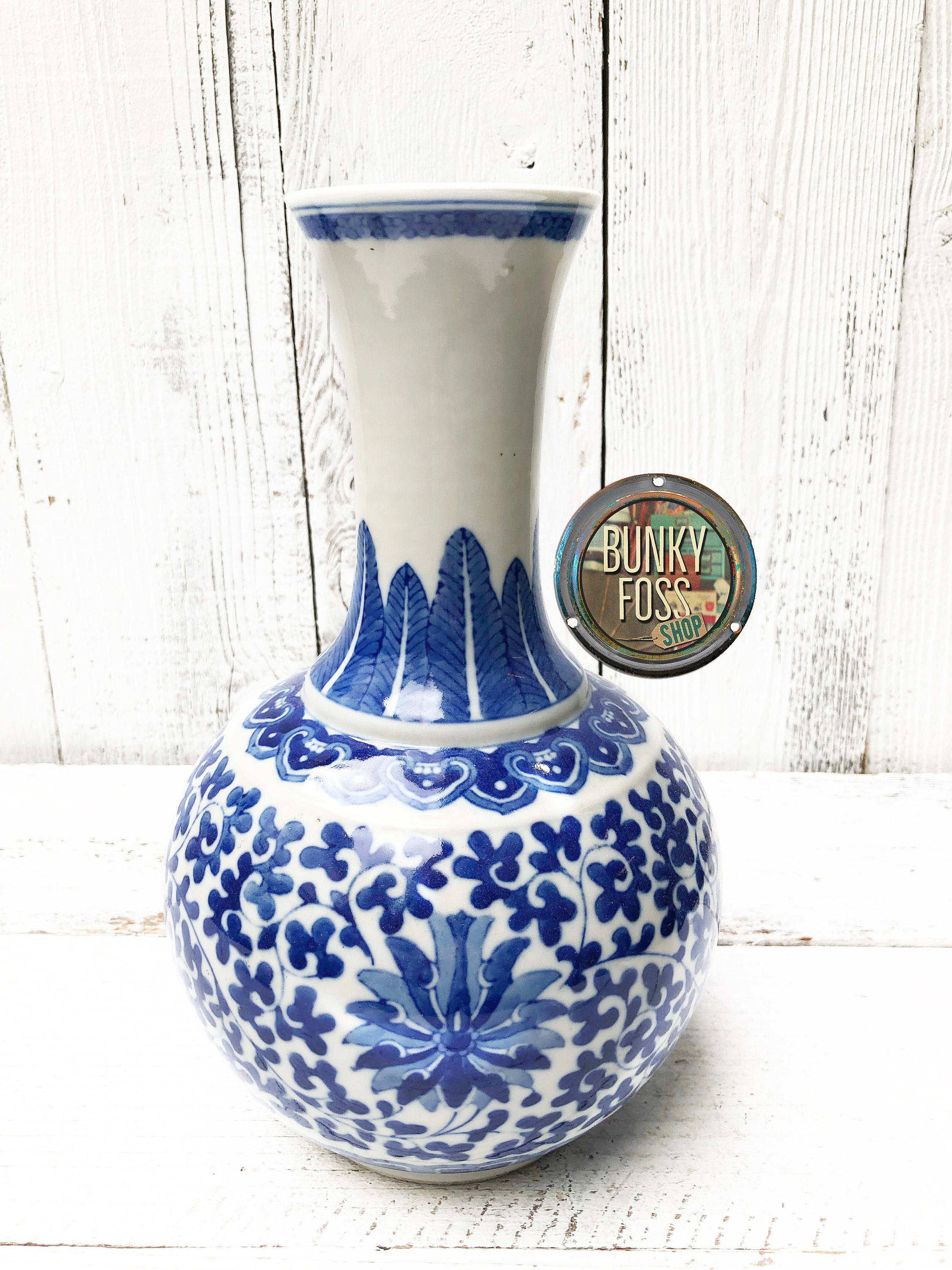 Antique Qing Dynasty Qianlong Porcelain Bottleneck Vase, Blue and