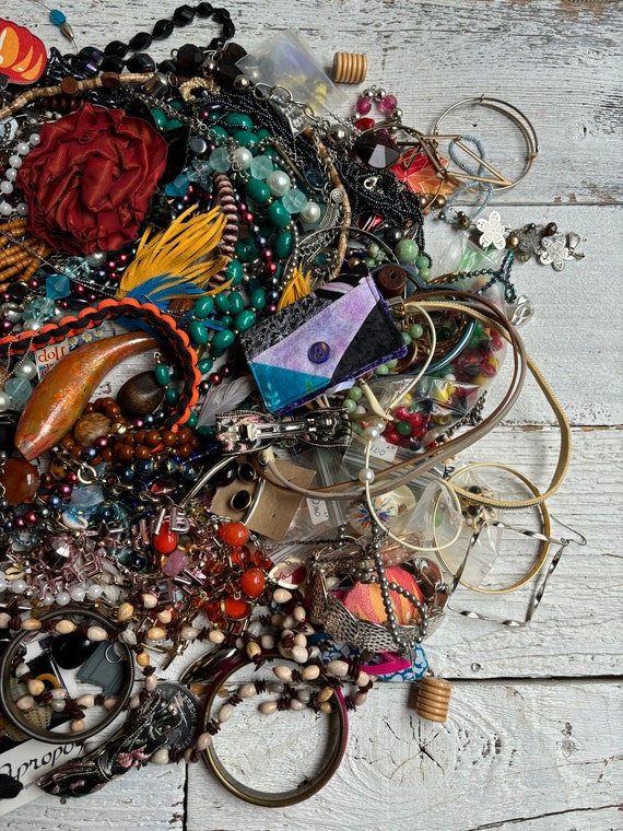 Vintage Lots of Mixed Jewelry & Broken Jewelry, J… - image 4