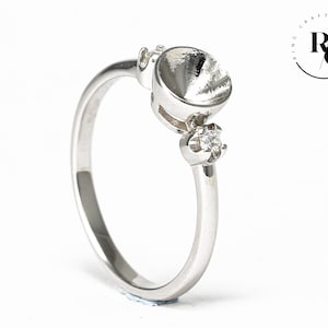 925 7.5mm Round Resin-Tray Blank with Twin Diamante's