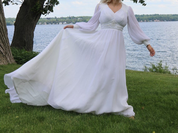 The “Marilyn“: Vintage 80’s Does Art Deco Puff Sle