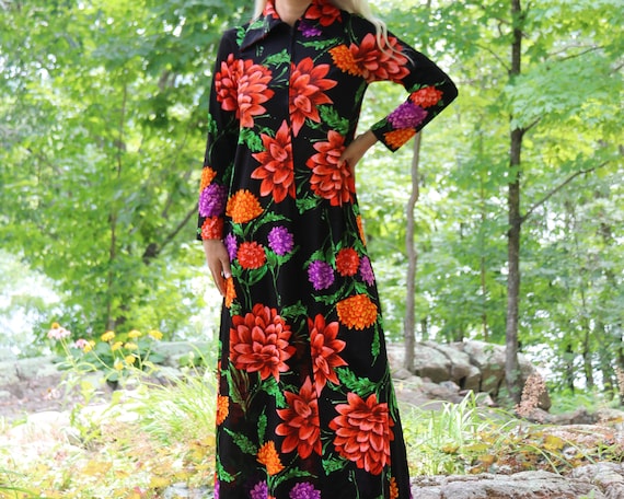 Vintage 60’s / 70’s House Dress with Bold Floral P