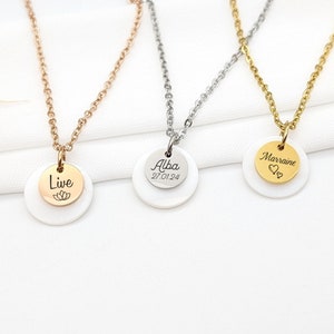 Personalized engraved and mother-of-pearl medal necklace, Necklace for Mom, Grandma, Godmother, Birth gift, Baptism jewelry, Mother's Day gift