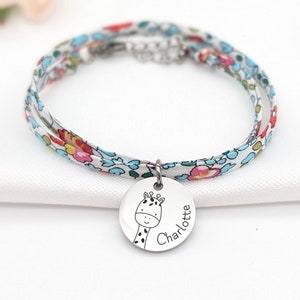 Bracelet enfant Liberty personnalisé, bracelet prénom avec médaille gravée, Cadeau baptême, Cadeau Naissance, Cadeau grande sœur, Filleule image 1