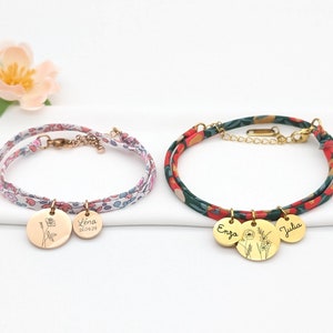 Bracelet personnalisé en cordon liberty avec médaille de 15mm gravée d'une ou plusieurs fleurs de naissance et médailles de 10mm à personnaliser avec un texte.