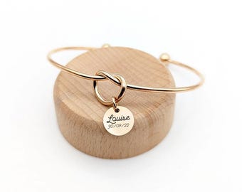 Personalized Knot Bangle Bracelet with Engraved Stainless Steel Medals, Gift for Mom, Godmother, Hen Party Jewelry, Mother's Day, Name Bracelet