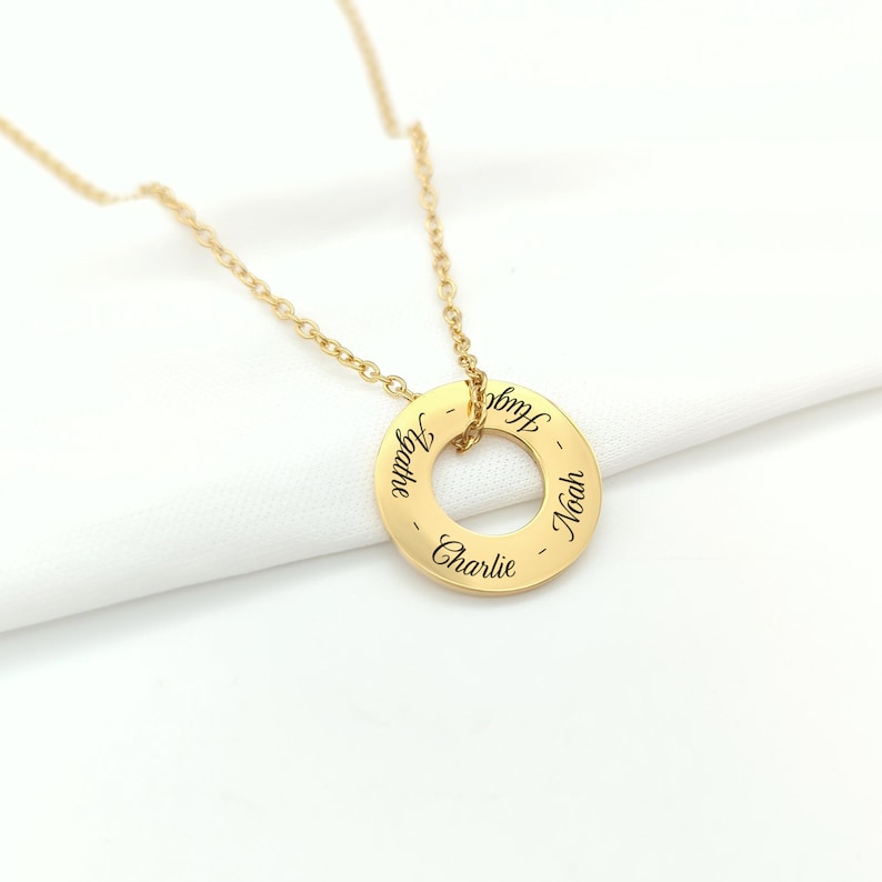 Collier Personnalisé cercle avec gravure prénoms, Cadeau Fête des mères, Bijou pour Maman, Collier Mamie, Marraine, Cadeau naissance image 1