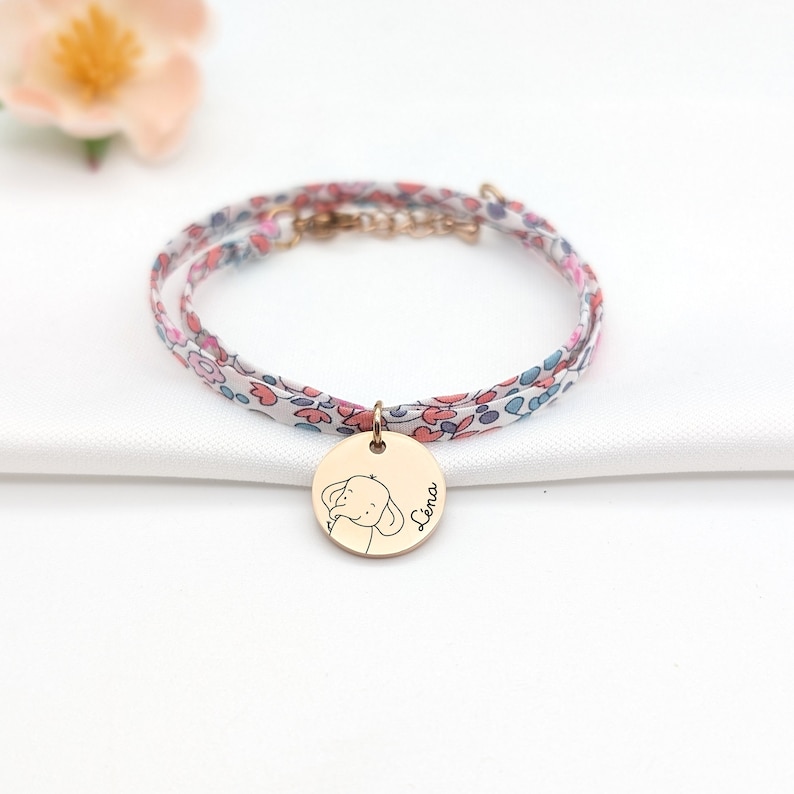 Bracelet enfant Liberty personnalisé, bracelet prénom avec médaille gravée, Cadeau baptême, Cadeau Naissance, Cadeau grande sœur, Filleule image 2