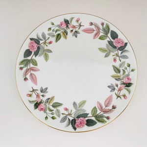 Round Wedgwood ‘Hathaway Rose’ Bone China Cake Plate