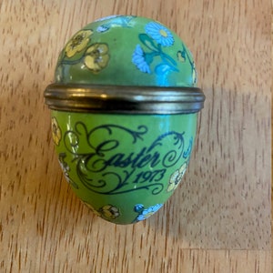 Easter 1973 - Bilston and Battersea Enamel Hinged Egg