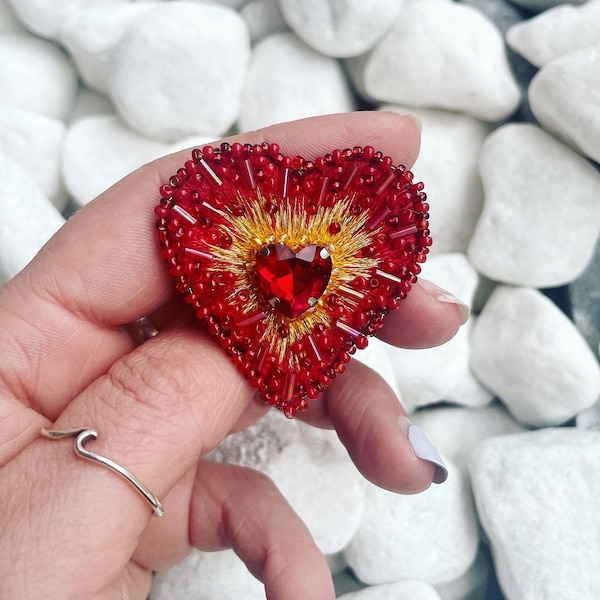 Queen of Hearts beaded Brooch | Bleeding Heart