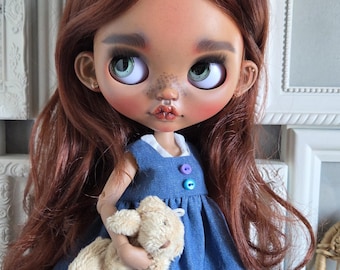 Muñeca Blythe Art personalizada: Base TBL, piel súper oscura, orejas perforadas, pieza de colección para exhibición.