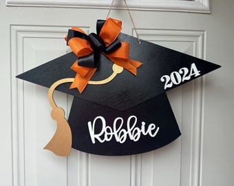 Door decoration for graduation, Door hanger for Class of 2024, Graduation hat sign for door • Graduation door hanger • Senior 2024