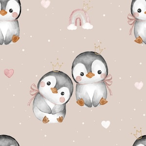 Könnte beinhalten: Wiederholendes Aquarellmuster mit entzückenden Pinguinen mit Kronen und rosa Schleifen. Die Pinguine sind grau und weiß mit orangefarbenen Schnäbeln und Füßen. Der Hintergrund ist ein weiches Beige mit Herzen und einem Regenbogen.