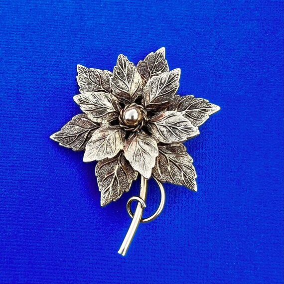 BOTTICELLI Gold Tone Flower Pin / Brooch
