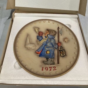 1972 Annual Hand Crafted GOEBEL HUMMEL In Bas Relief Porcelain Plate in box