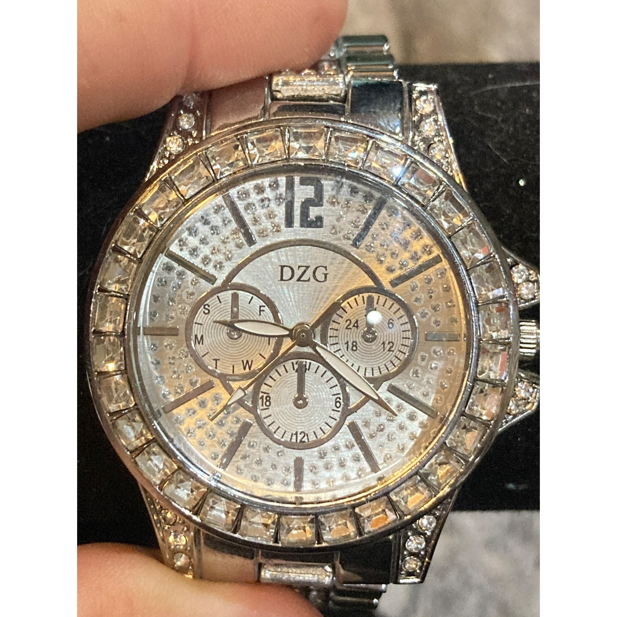 DZG Fashion Watch Men's Quartz Movement Designer Style Watch DZG Fashion Watch Men's Quartz Movement Designer Style Watch