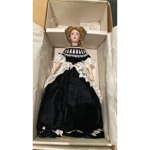 FRANKLIN MINT HEIRLOOM Renata The Vienna Woods 17” Porcelain Doll