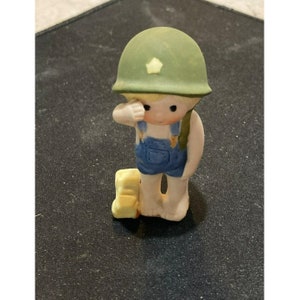 Enesco Country Cousins Skip with Army Helmet