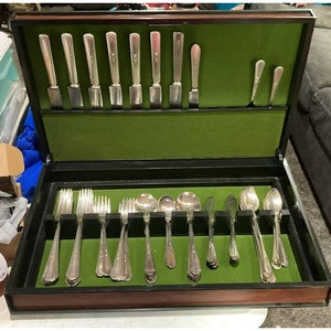 wm rogers and son  AAX silverware 75 pc set