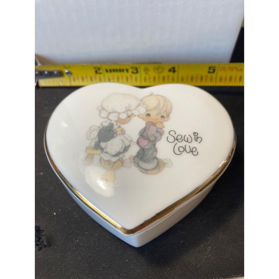 1980 precious moments ''sew in love'' heart shaped trinket box
