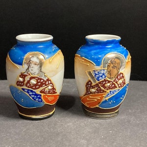 2 vintage occupied Japan miniature porcelain vases