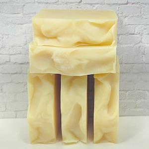 Handmade Lemon Soap with essential oils (5 bars) - Handmade Soap, Bar Soap, Cold Process Soap, Vegan Soap, Homemade Soap, Scented Soap