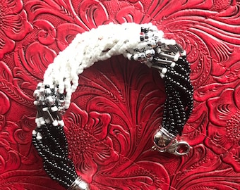 Pulsera simple de semillas de vidrio negro/blanco