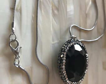 Pendentif Design Rond Noir à Facettes - Modèle REF21256, Occasion, Bijou Moderne
