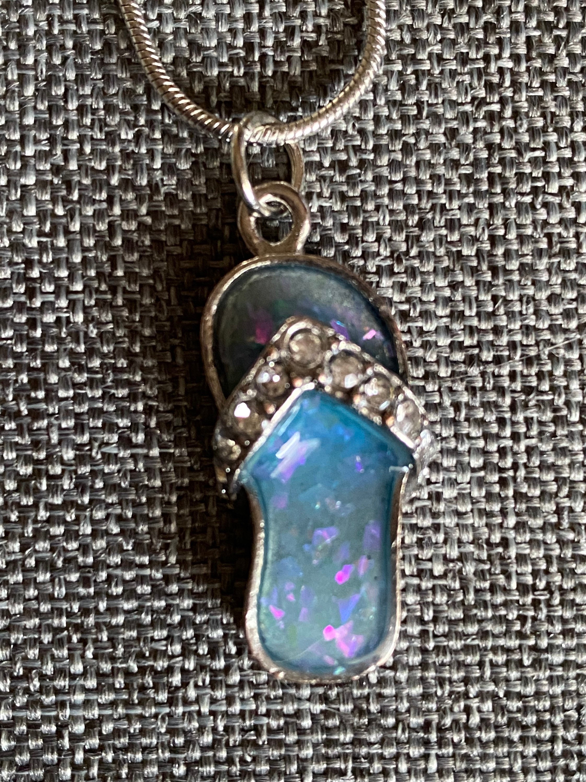Pendentif Breloque Tong Avec Cristaux - Doré Dos Argenté Neuf Sans Emballage