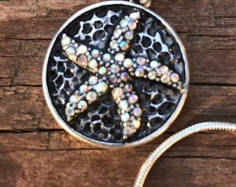 Collar de estrellas de mar de pedrería