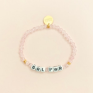 Pulsera personalizada con palabras Blush • Nombre delicado personalizado • Regalo de amistad apilable • Pulsera de cuentas con letras con palabras, nombres o iniciales