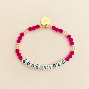 Pulsera personalizada con palabras de Palm Springs • Nombre delicado personalizado • Regalo de amistad apilable • Pulsera de cuentas con letras con palabras, nombres o iniciales