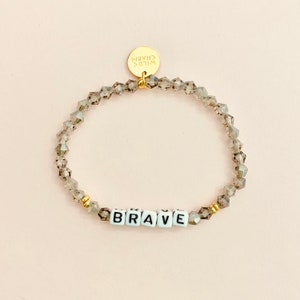 Pulsera personalizada con palabra Whisper • Nombre delicado personalizado • Regalo de amistad apilable • Pulsera de cuentas con letras con palabras, nombres o iniciales
