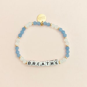 Pulsera personalizada con palabras Day Dream • Nombre delicado personalizado • Regalo de amistad apilable • Pulsera de cuentas con letras con palabras, nombres o iniciales