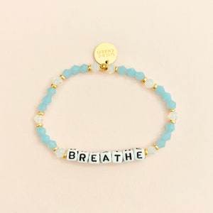 Pulsera personalizada con palabras del Caribe • Nombre delicado personalizado • Regalo de amistad apilable • Pulsera de cuentas con letras con palabras, nombres o iniciales