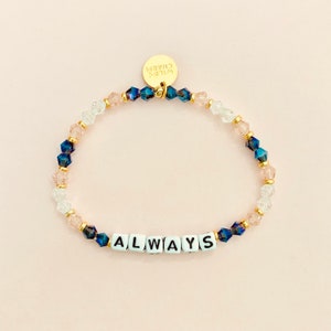Pulsera personalizada con palabra Aria • Nombre delicado personalizado • Regalo de amistad apilable • Pulsera de cuentas con letras con palabras, nombres o iniciales