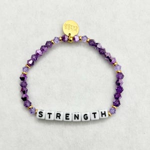 Pulsera de caridad con palabra personalizada para Alzheimer • Nombre delicado personalizado • Regalo de amistad apilable • Pulsera de cuentas con letras con palabras, nombres o iniciales