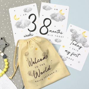 Gepersonaliseerde mijlpaalkaarten voor baby's met katoenen zakje – 32 kaarten – cadeau nieuwe baby – Welcome to the World – babyshower – cadeau nieuwe moeder