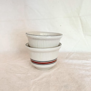 REGO E956-15 G Ramekin Custard Cup Vintage Restaurant Ware Commercial Dessert Bowl Ribbed Side Burgundy Blue Stripe Set of 2