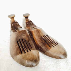 Vintage Shoe Form, Set of two She Mold, Size 4 8 Shoe Tree, Wood Shoe Form, Vintage Gift, Mens&#39; Shoe