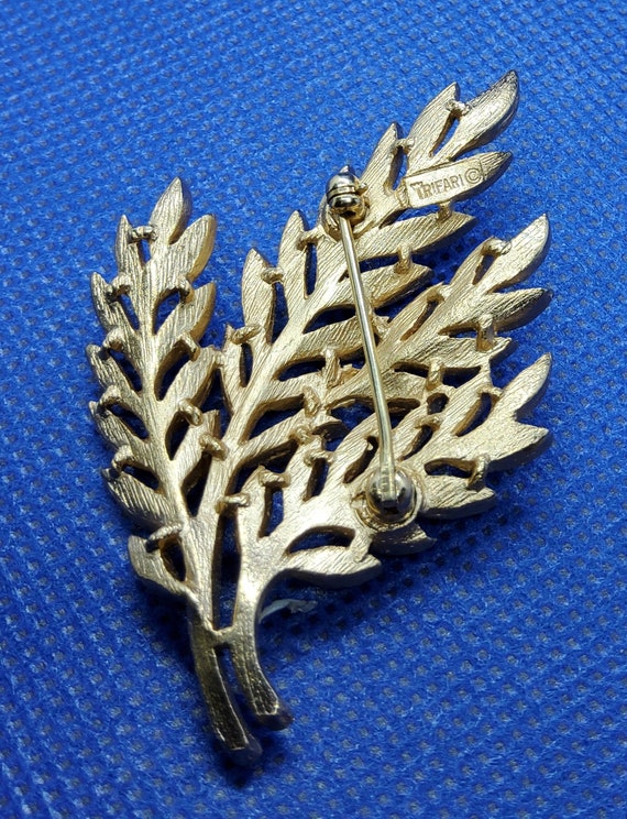 Vintage Mid Century Crown Trifari Signed Fern Bro… - image 4