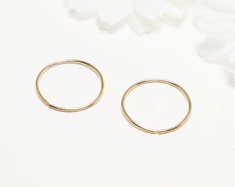 pendientes de aro, pendientes de aro pequeños, pendientes de aro diminutos, aros pequeños de oro, pendiente de aro, pendientes minimalistas, pendientes minimalistas / Minute Hoops