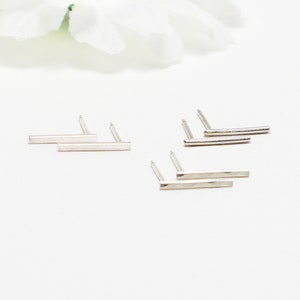 Minimalistische Silber Bar Ohrstecker, 10 mm, Vertikaler Ohrstecker, dünne Bar Ohrstecker, zierliche Ohrringe, Grundfarbe Ohrstecker | Akzent Ohrstecker