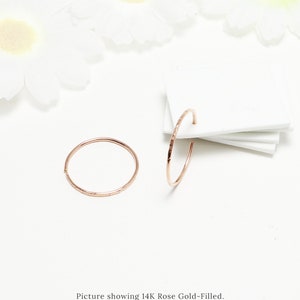 Minimalistische Ohrringe, minimalistische Creolen, 20mm Rosegold strukturierte Creolen, dünne offene Creolen, Rosegold zierliche Brautreifen | Kurze Creolen
